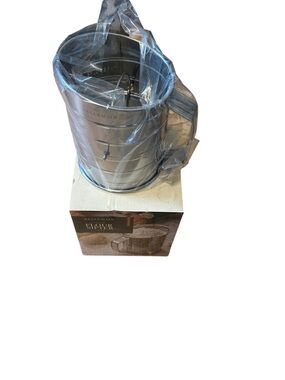 NWT Bellemain Stainless Steel Flour Sifter with Handle - 3 cups